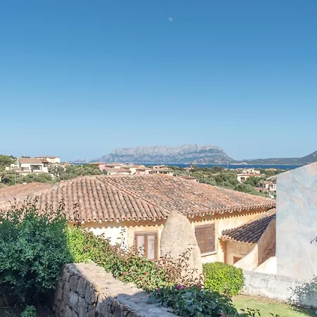 Будинок відпочинку Sardegnaot Vista Mare Piscina E Ольбія